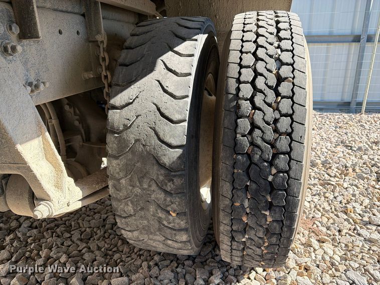 image for item YA5131 2018 Freightliner 114SD toter truck