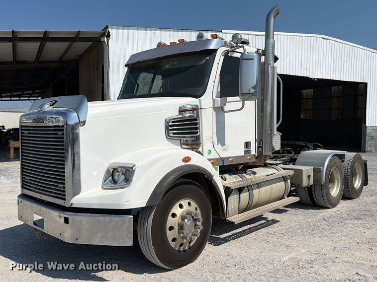 image for item YA5162 2020 Freightliner SD122 semi truck