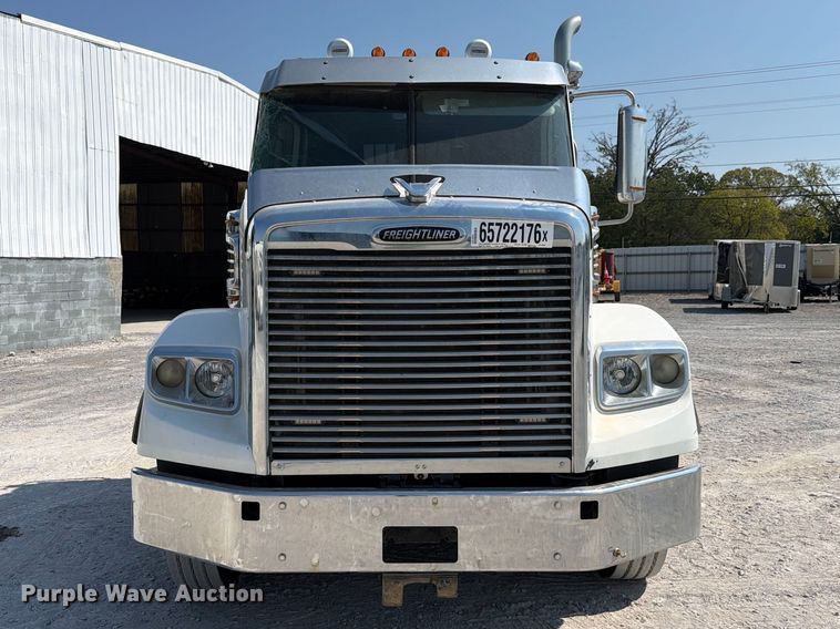 image for item YA5162 2020 Freightliner SD122 semi truck