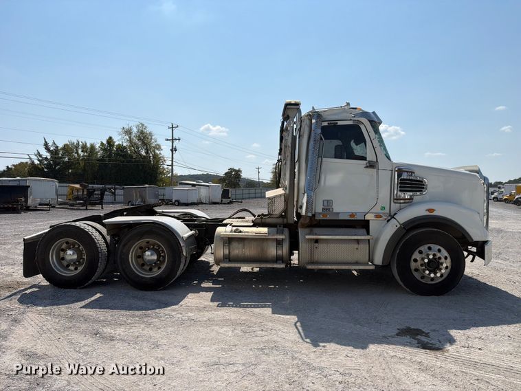 image for item YA5162 2020 Freightliner SD122 semi truck