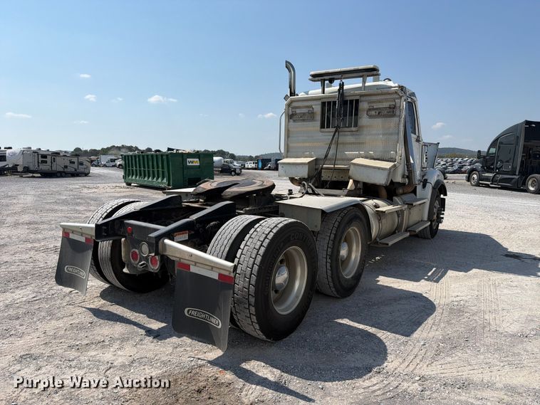 image for item YA5162 2020 Freightliner SD122 semi truck