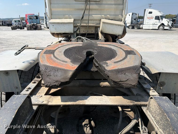 image for item YA5162 2020 Freightliner SD122 semi truck