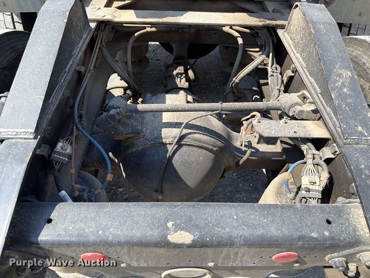 image for item YA5162 2020 Freightliner SD122 semi truck