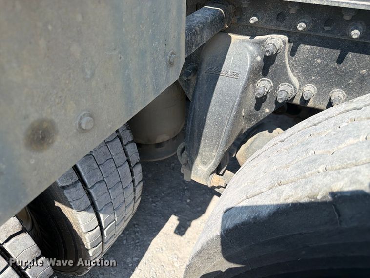 image for item YA5162 2020 Freightliner SD122 semi truck