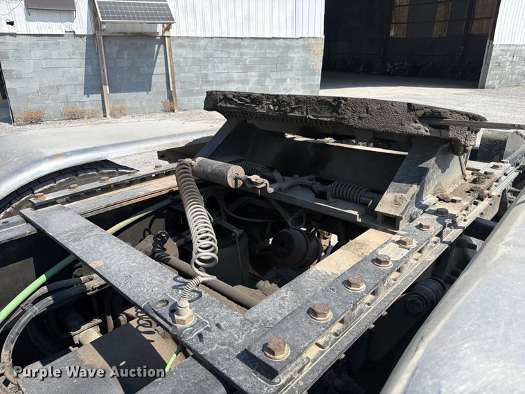 image for item YA5162 2020 Freightliner SD122 semi truck