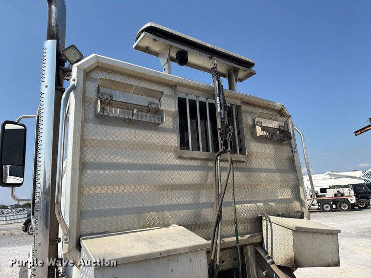 image for item YA5162 2020 Freightliner SD122 semi truck