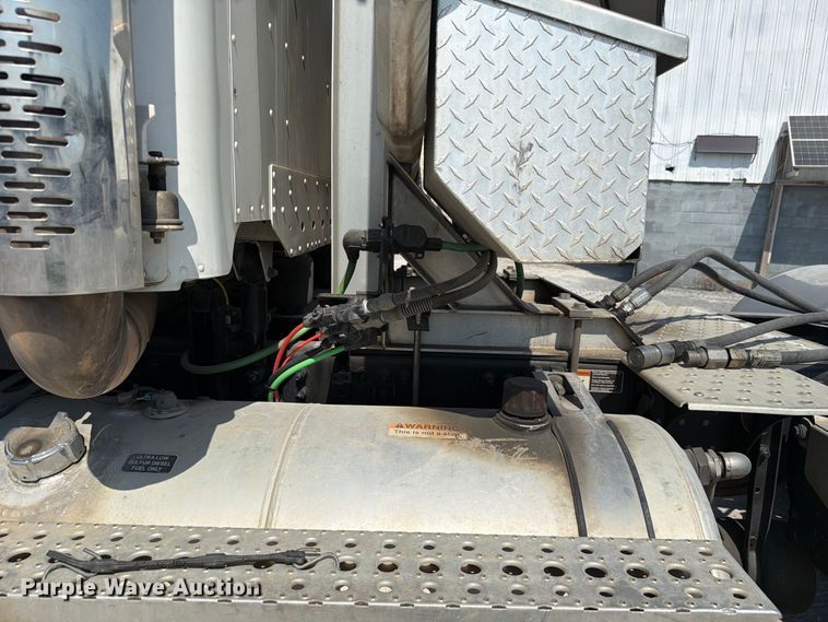 image for item YA5162 2020 Freightliner SD122 semi truck