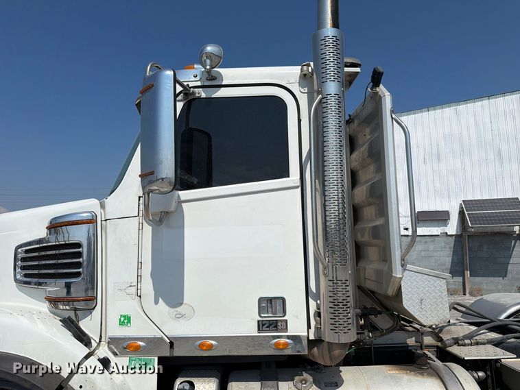 image for item YA5162 2020 Freightliner SD122 semi truck
