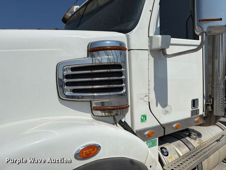 image for item YA5162 2020 Freightliner SD122 semi truck