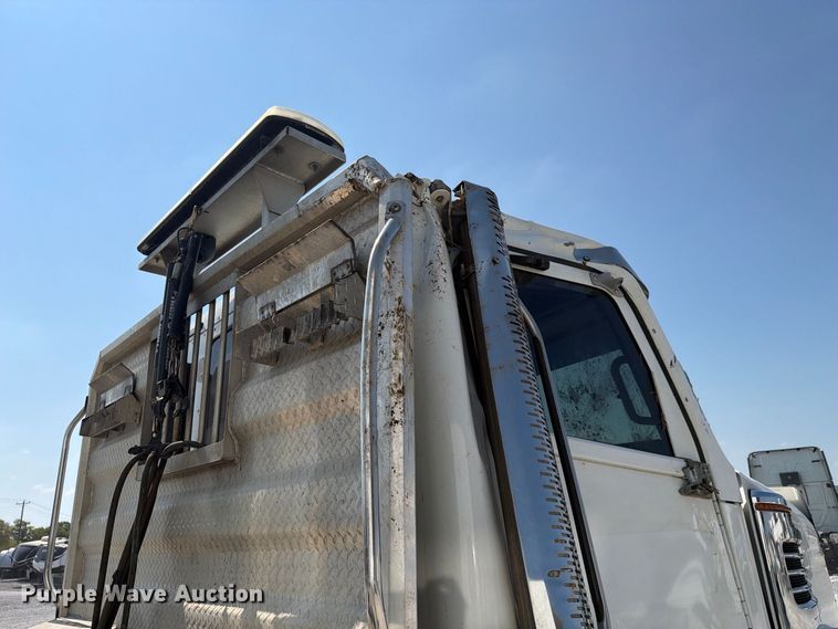 image for item YA5162 2020 Freightliner SD122 semi truck