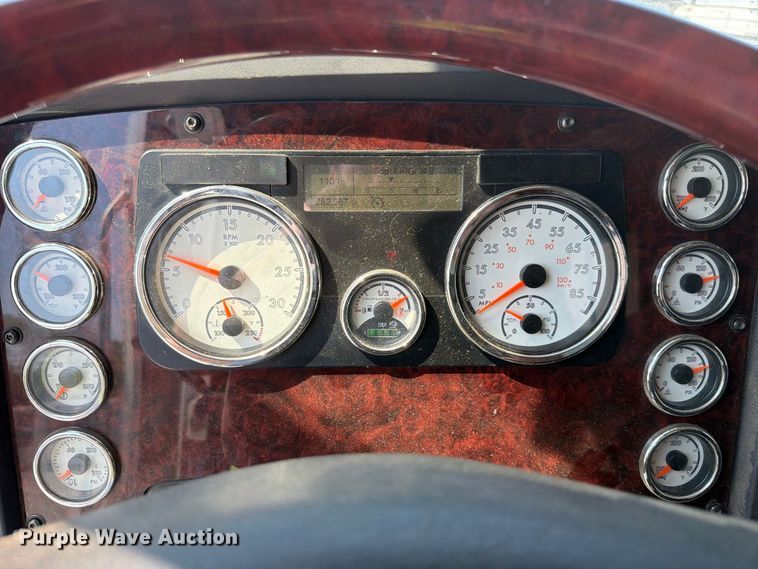 image for item YA5162 2020 Freightliner SD122 semi truck
