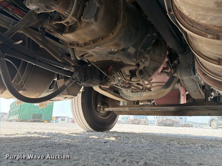 image for item YA5162 2020 Freightliner SD122 semi truck
