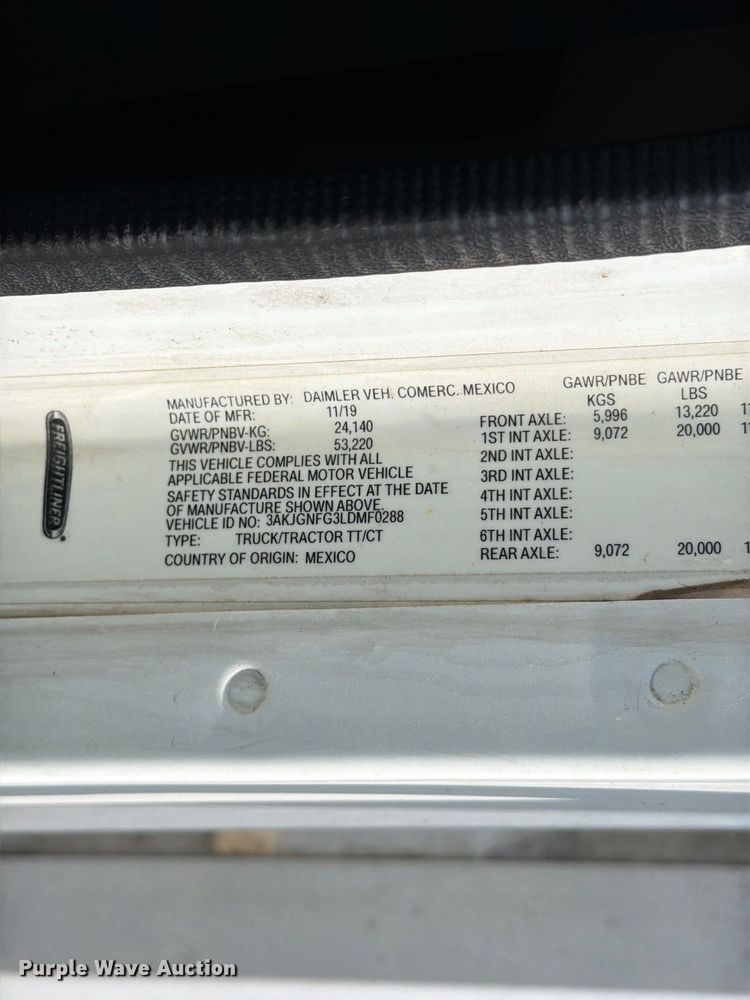 image for item YA5162 2020 Freightliner SD122 semi truck