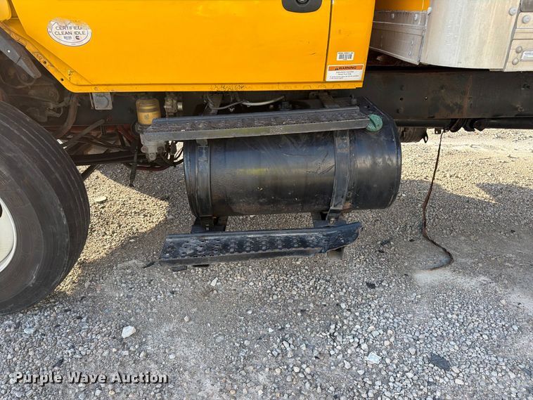 image for item YA5200 2018 International 4300 box truck