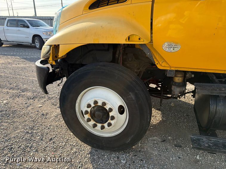 image for item YA5200 2018 International 4300 box truck