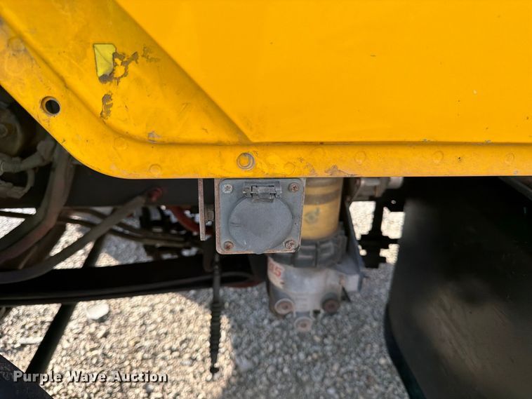 image for item YA5200 2018 International 4300 box truck