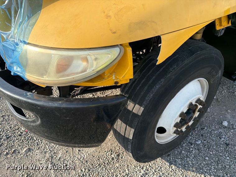 image for item YA5200 2018 International 4300 box truck