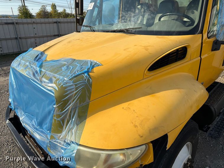 image for item YA5200 2018 International 4300 box truck