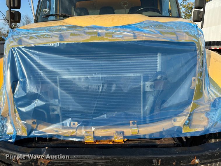 image for item YA5200 2018 International 4300 box truck