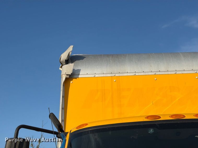 image for item YA5200 2018 International 4300 box truck