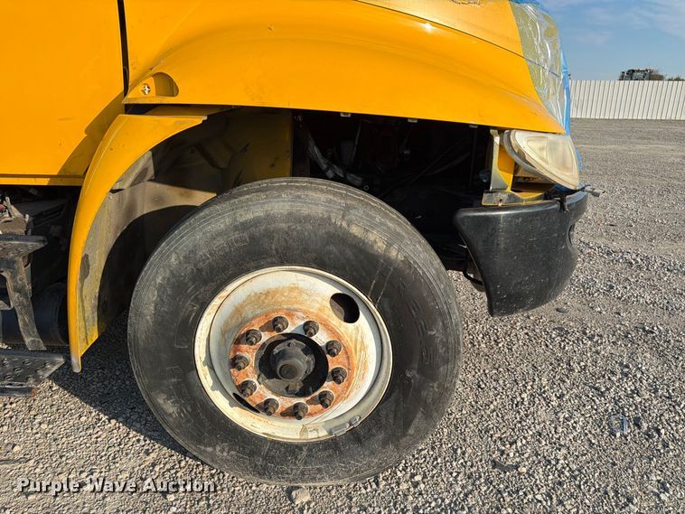 image for item YA5200 2018 International 4300 box truck