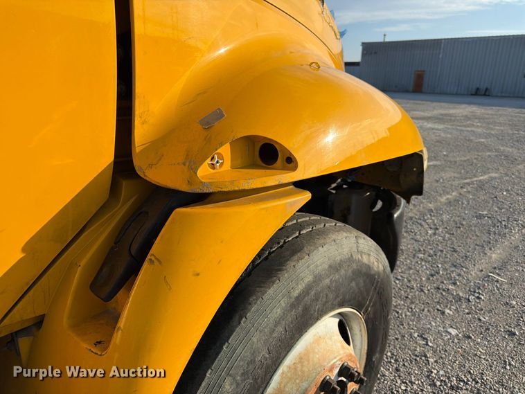 image for item YA5200 2018 International 4300 box truck