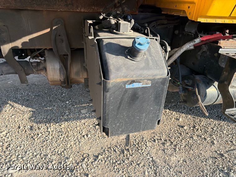 image for item YA5200 2018 International 4300 box truck