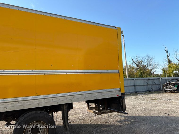 image for item YA5200 2018 International 4300 box truck