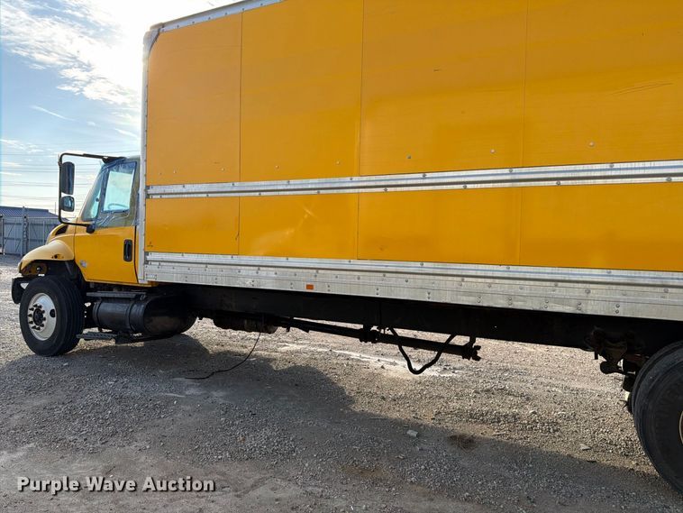 image for item YA5200 2018 International 4300 box truck