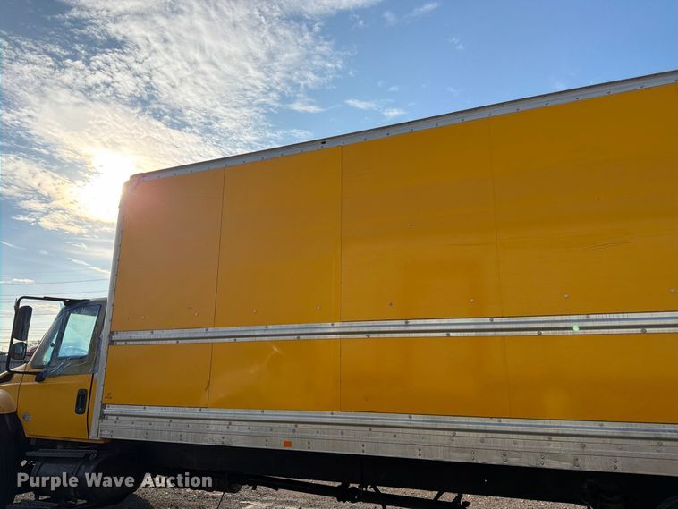 image for item YA5200 2018 International 4300 box truck