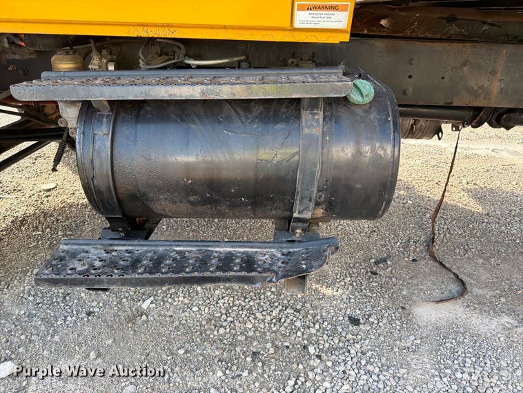 image for item YA5200 2018 International 4300 box truck