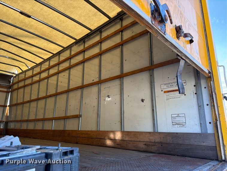 image for item YA5200 2018 International 4300 box truck