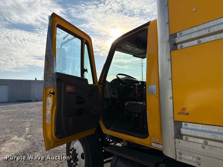 image for item YA5200 2018 International 4300 box truck