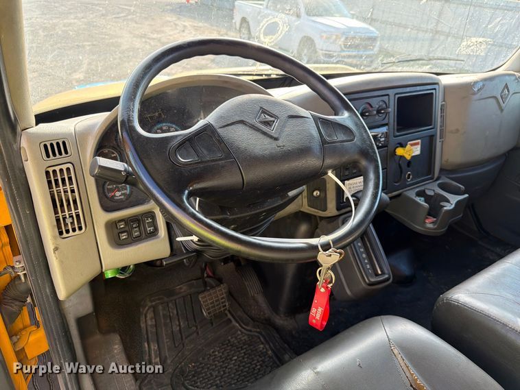 image for item YA5200 2018 International 4300 box truck