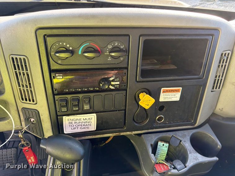 image for item YA5200 2018 International 4300 box truck