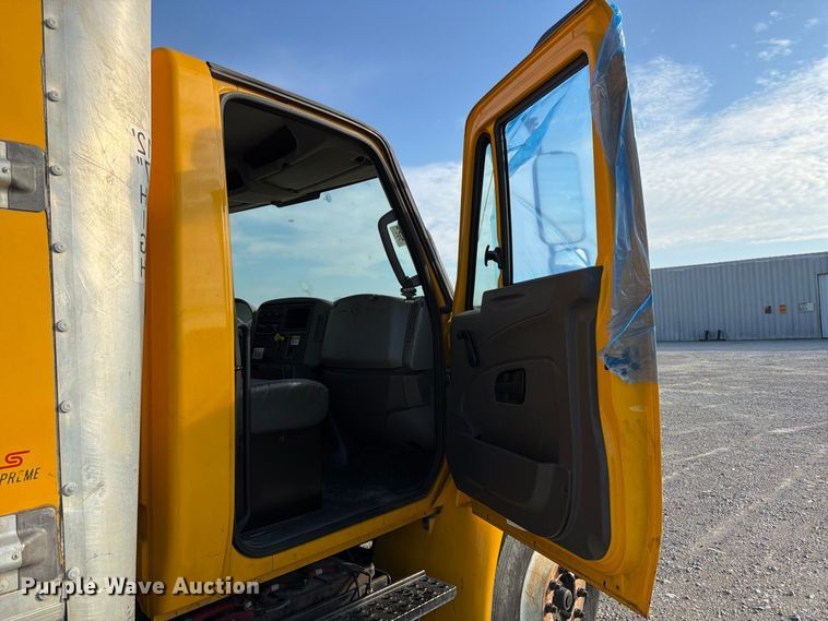 image for item YA5200 2018 International 4300 box truck