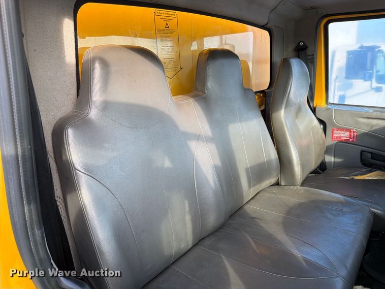 image for item YA5200 2018 International 4300 box truck