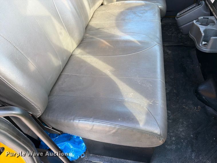 image for item YA5200 2018 International 4300 box truck