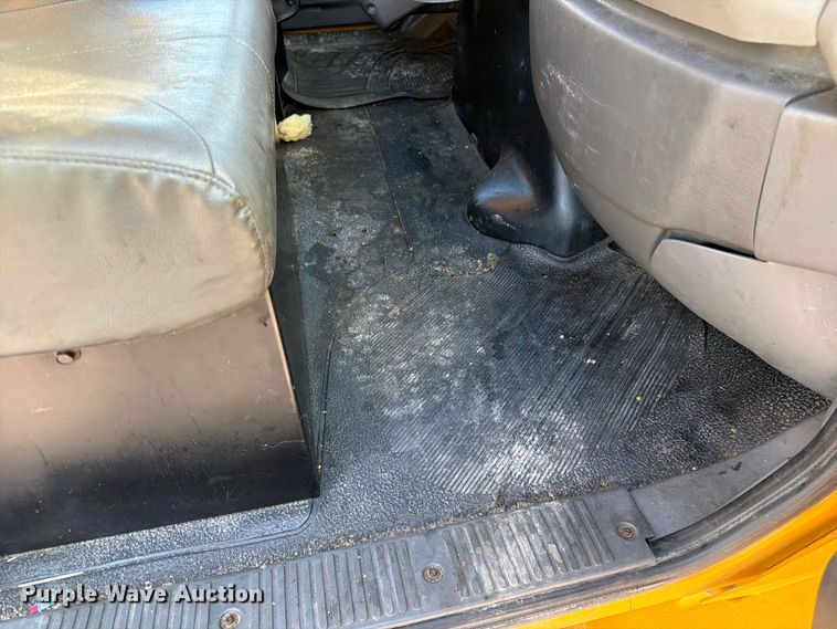 image for item YA5200 2018 International 4300 box truck
