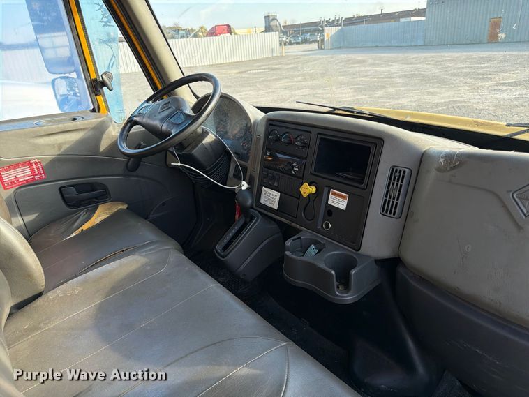image for item YA5200 2018 International 4300 box truck