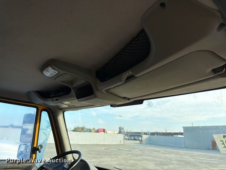 image for item YA5200 2018 International 4300 box truck