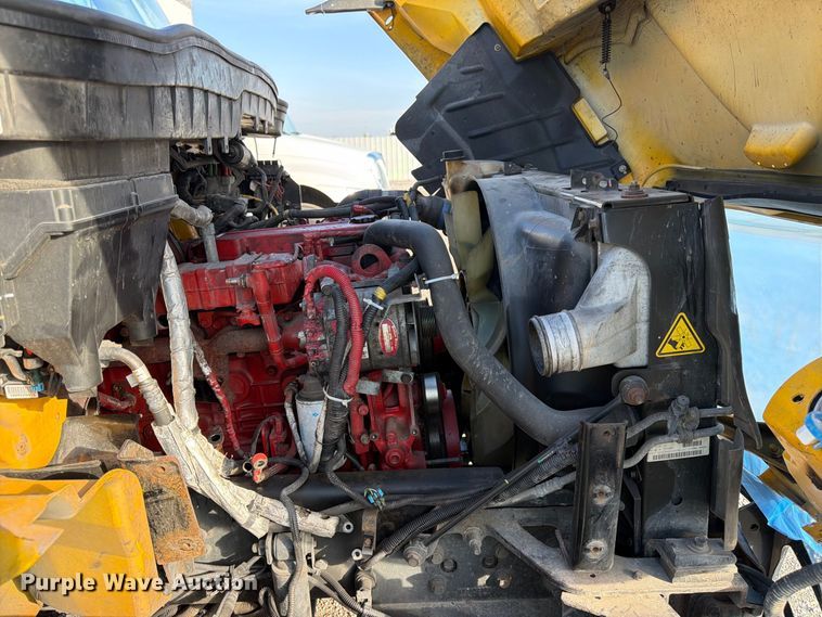 image for item YA5200 2018 International 4300 box truck