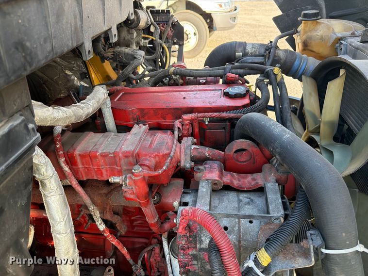 image for item YA5200 2018 International 4300 box truck