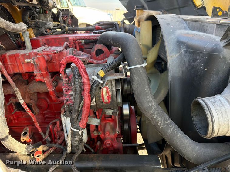 image for item YA5200 2018 International 4300 box truck
