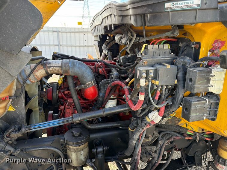 image for item YA5200 2018 International 4300 box truck