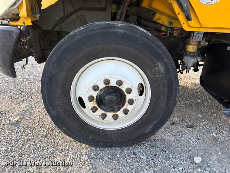 image for item YA5200 2018 International 4300 box truck
