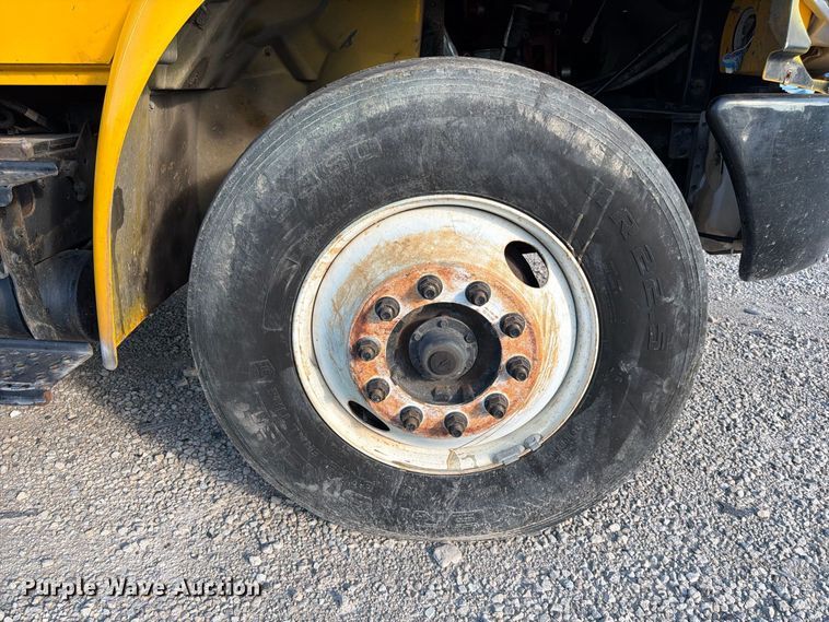 image for item YA5200 2018 International 4300 box truck