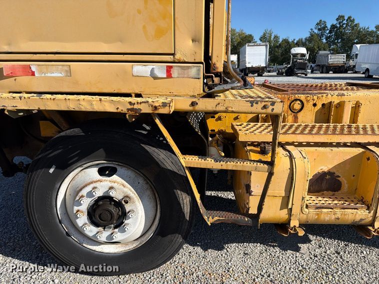 image for item YA5212 2016 Kalmar Yard Tugger yard truck