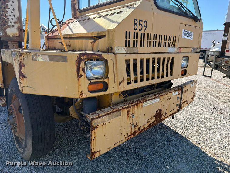 image for item YA5212 2016 Kalmar Yard Tugger yard truck