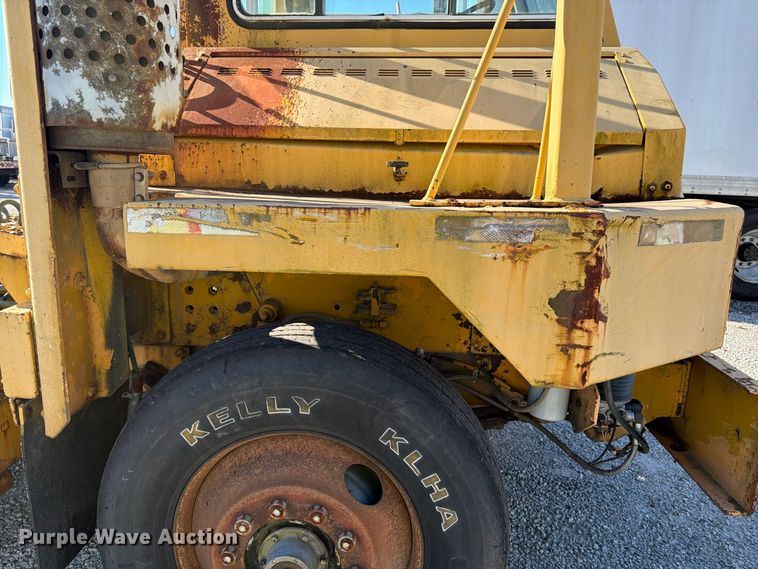 image for item YA5212 2016 Kalmar Yard Tugger yard truck